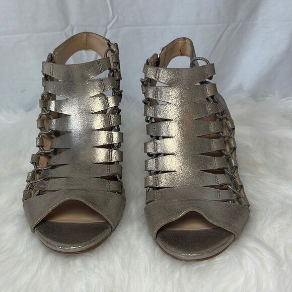 Vince Camuto Esray Metallic Gold Leather Perforated Heels Sz 7 - Picture 2 of 7